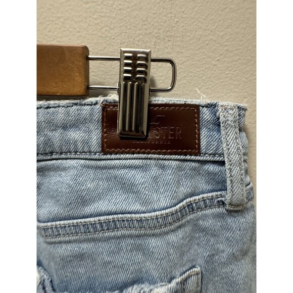 Hollister Curvy High Rise Mom Jean Distressed Size 9R 29‎ X 27 Light Wash - Picture 7 of 7